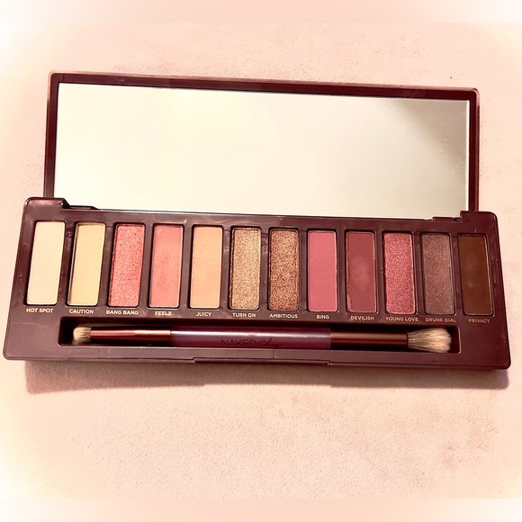 Urban Decay Naked Cherry Palette - Picture 6 of 6